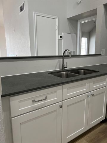 14550 Fonmeadow Drive 1106, Houston, TX 77035