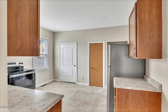 39 111th Street, Troy, NY 12182