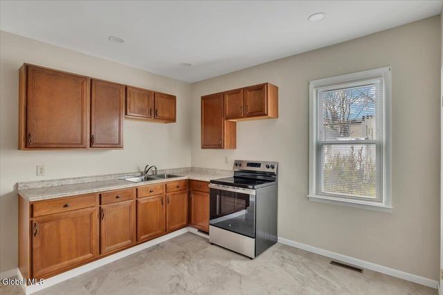 39 111th Street, Troy, NY 12182