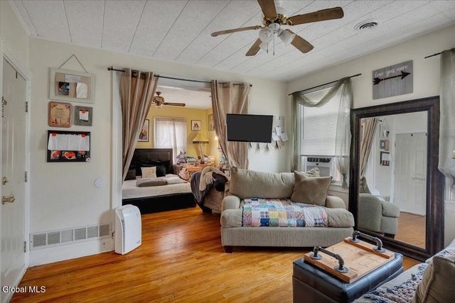 39 111th Street, Troy, NY 12182