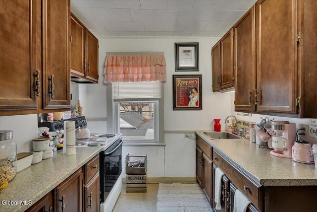 39 111th Street, Troy, NY 12182