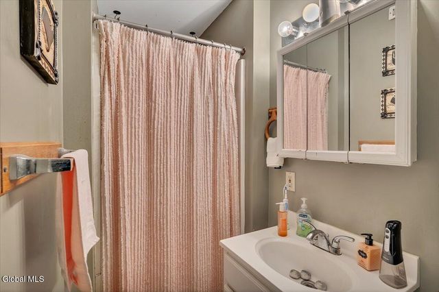 39 111th Street, Troy, NY 12182