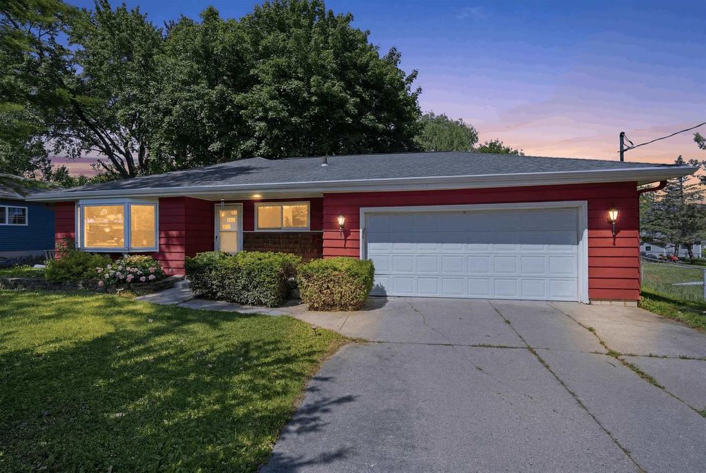 549 N Main Street, Cottage Grove, WI 53527
