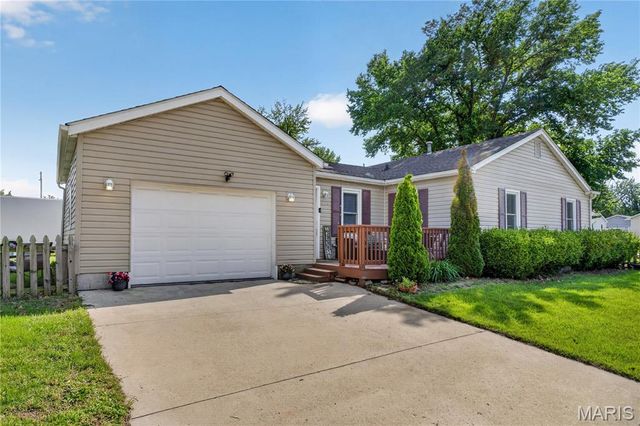603 Sotier Place, Wood River, IL 62095