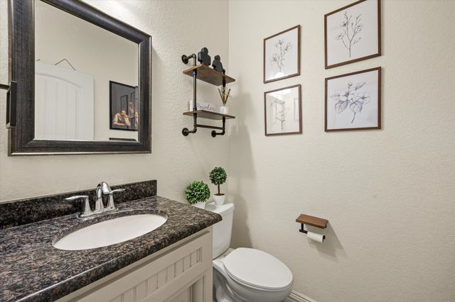 1004 W Apache Trail, Granbury, TX 76048