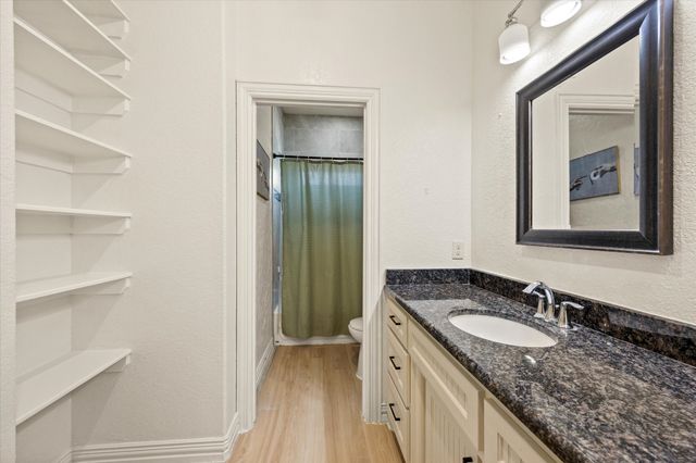 1004 W Apache Trail, Granbury, TX 76048