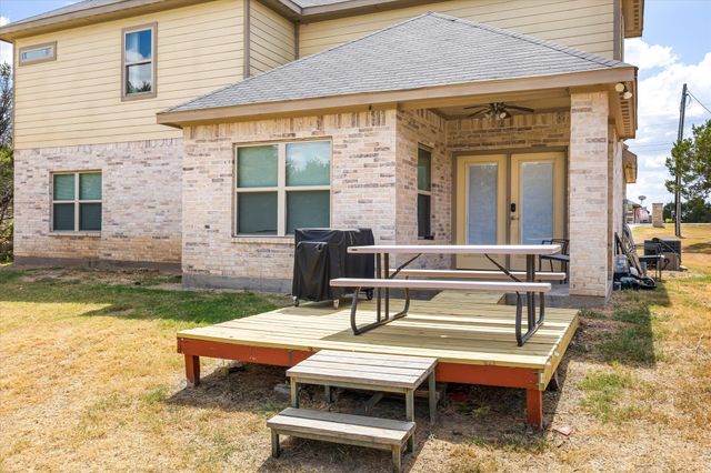 1004 W Apache Trail, Granbury, TX 76048