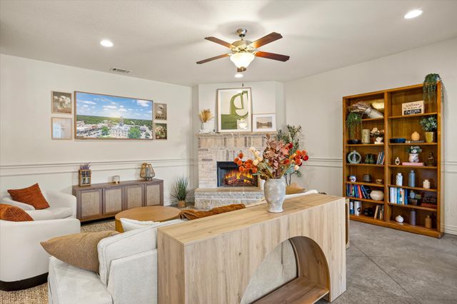 1004 W Apache Trail, Granbury, TX 76048