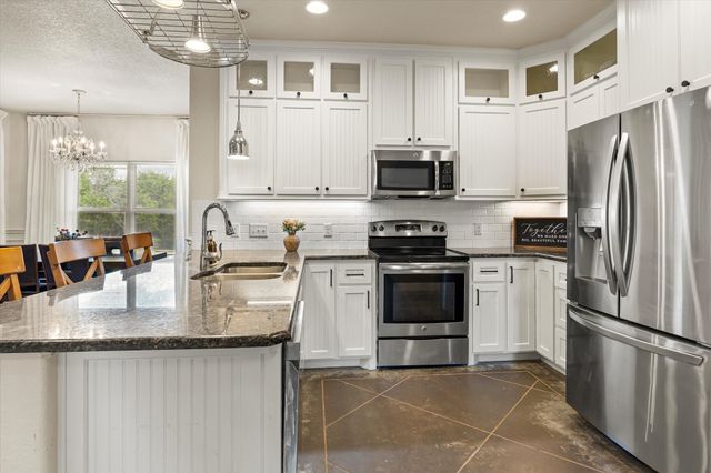 1004 W Apache Trail, Granbury, TX 76048
