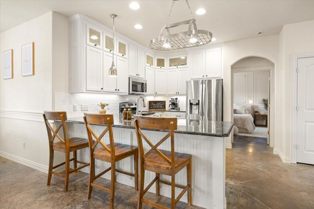 1004 W Apache Trail, Granbury, TX 76048