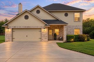 1004 W Apache Trail, Granbury, TX 76048
