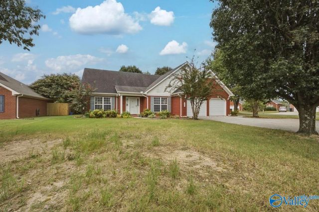 1605 Lake Pointe Drive SW, Decatur, AL 35603
