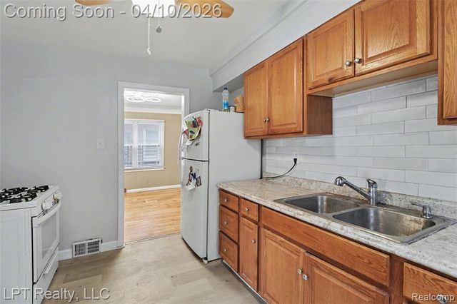 17333 Mansfield Street, Detroit, MI 48235