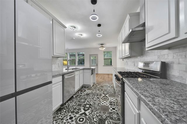 26 Peachridge Place, Spring, TX 77382