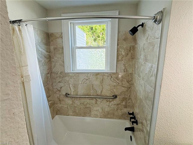 2331 Azalea AVE, Portsmouth, VA 23704