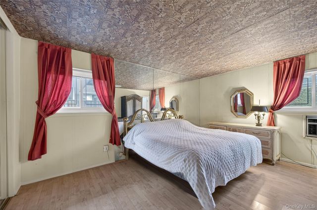 50 Netto Lane, Plainview, NY 11803