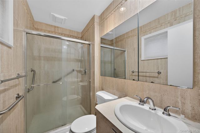 50 Netto Lane, Plainview, NY 11803