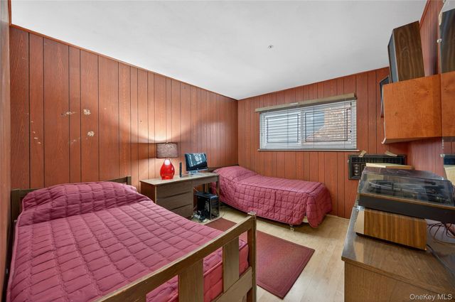 50 Netto Lane, Plainview, NY 11803