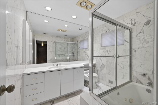 50 Netto Lane, Plainview, NY 11803