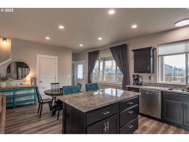 180 BRADY Ln, Roseburg, OR 97471