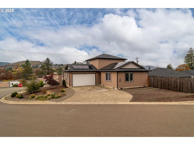 180 BRADY Ln, Roseburg, OR 97471