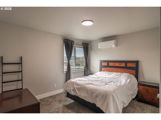 180 BRADY Ln, Roseburg, OR 97471