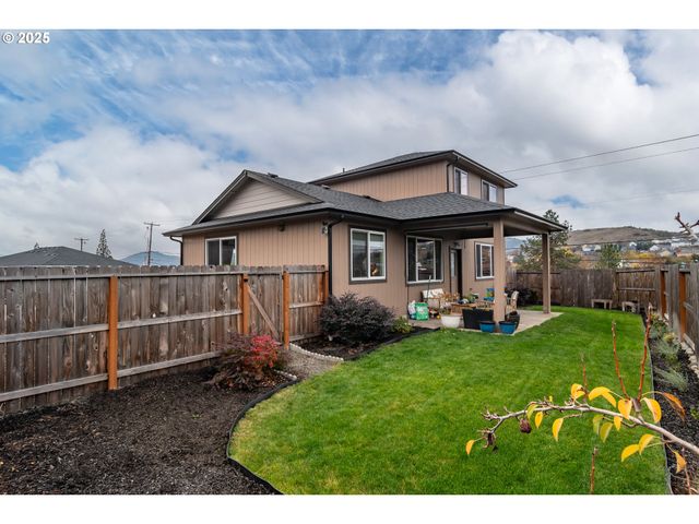 180 BRADY Ln, Roseburg, OR 97471