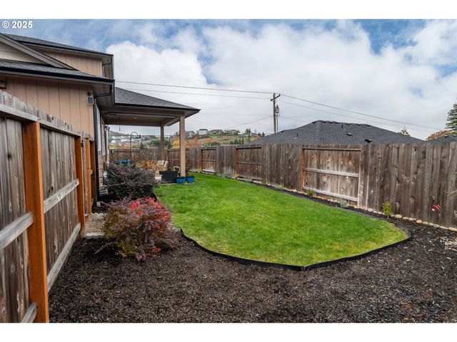 180 BRADY Ln, Roseburg, OR 97471