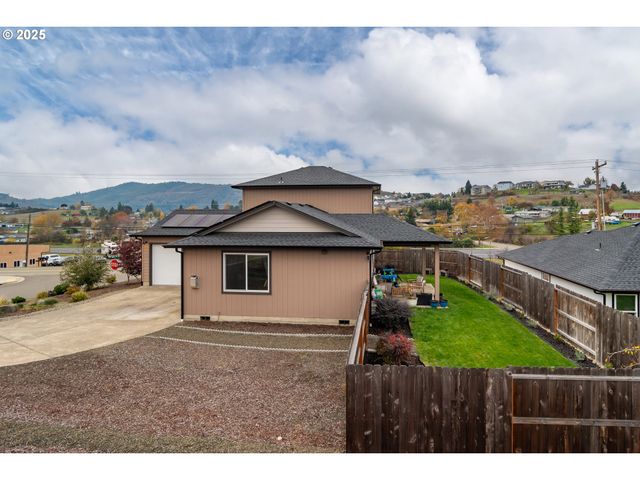 180 BRADY Ln, Roseburg, OR 97471