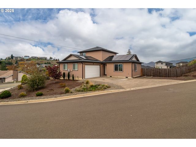 180 BRADY Ln, Roseburg, OR 97471
