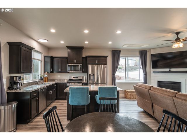 180 BRADY Ln, Roseburg, OR 97471