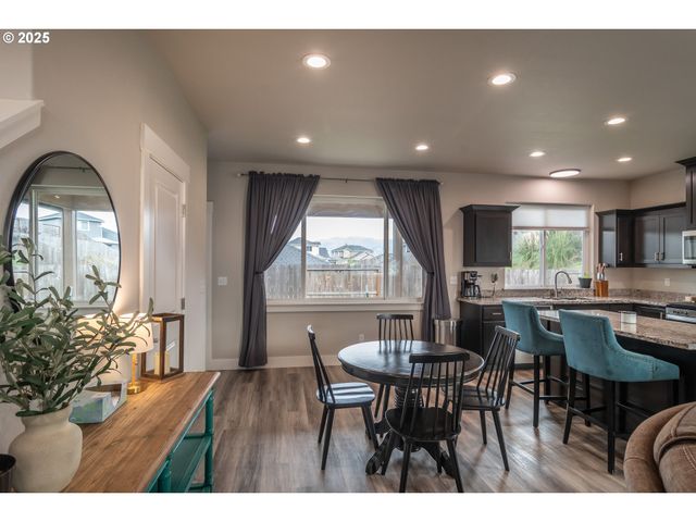 180 BRADY Ln, Roseburg, OR 97471