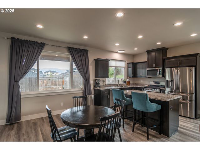 180 BRADY Ln, Roseburg, OR 97471