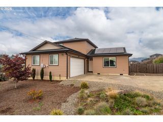 180 BRADY Ln, Roseburg, OR 97471