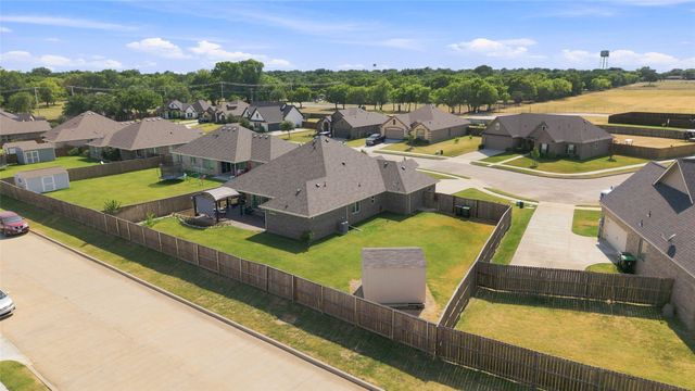 104 Kens Court, Pilot Point, TX 76258
