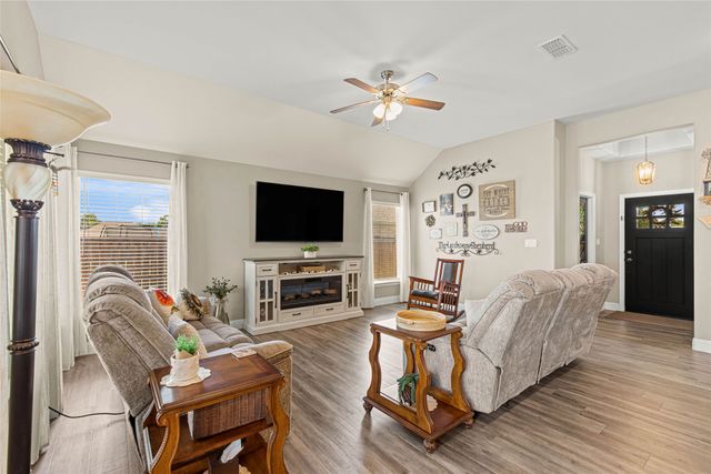 104 Kens Court, Pilot Point, TX 76258