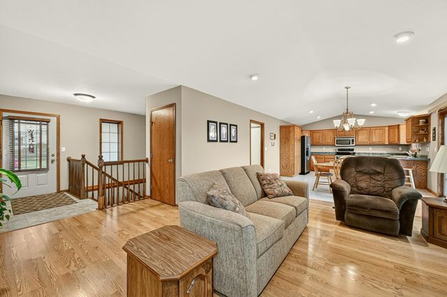 905 22nd Street NE, Kasson, MN 55944
