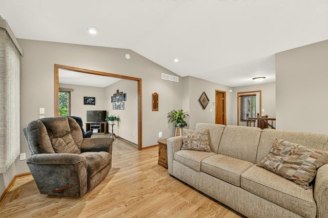 905 22nd Street NE, Kasson, MN 55944