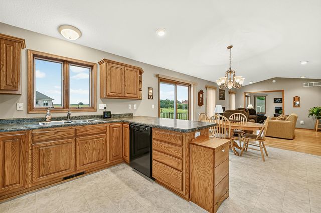905 22nd Street NE, Kasson, MN 55944