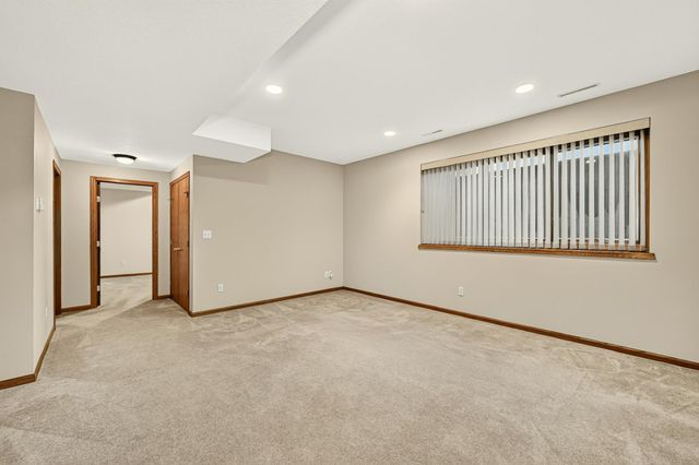 905 22nd Street NE, Kasson, MN 55944