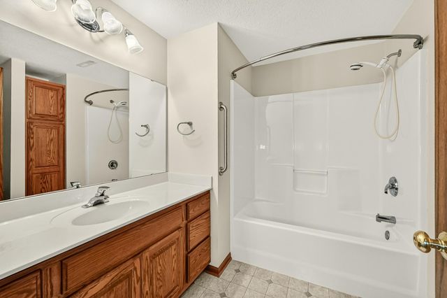 905 22nd Street NE, Kasson, MN 55944
