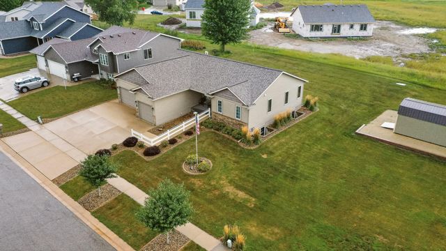 905 22nd Street NE, Kasson, MN 55944