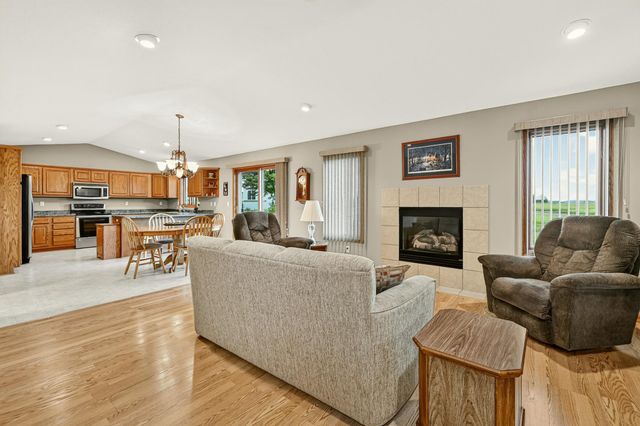 905 22nd Street NE, Kasson, MN 55944