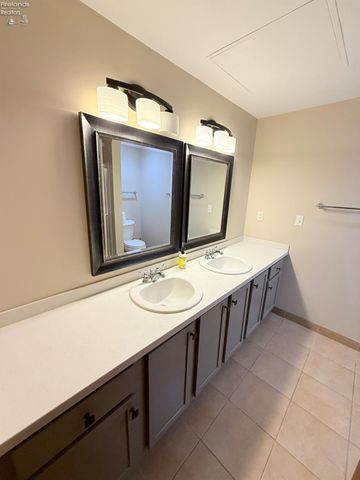 401 W Shoreline Dr Unit 108, Sandusky, OH 44870