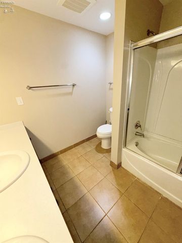 401 W Shoreline Dr Unit 108, Sandusky, OH 44870