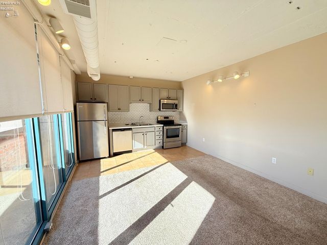 401 W Shoreline Dr Unit 108, Sandusky, OH 44870