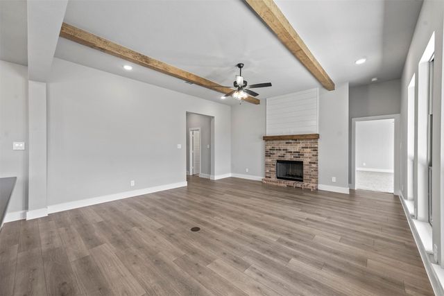 633 Mooney Drive, Saginaw, TX 76179