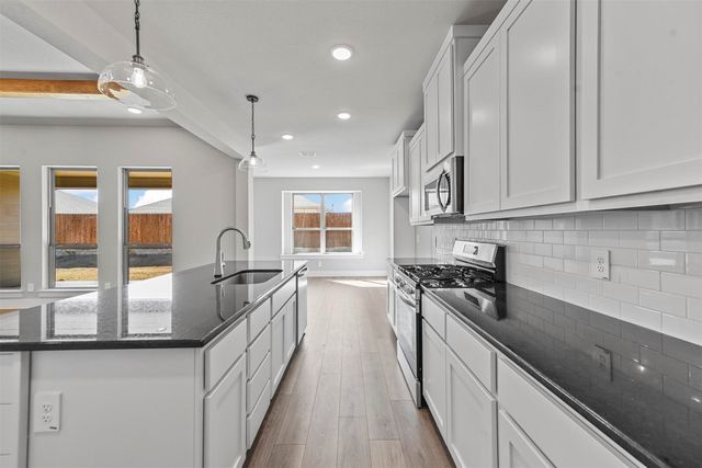 633 Mooney Drive, Saginaw, TX 76179