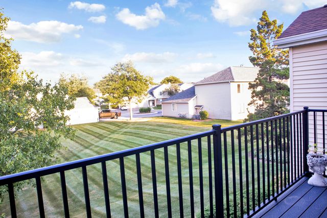 7020 Sussex Court 203, Woodridge, IL 60517