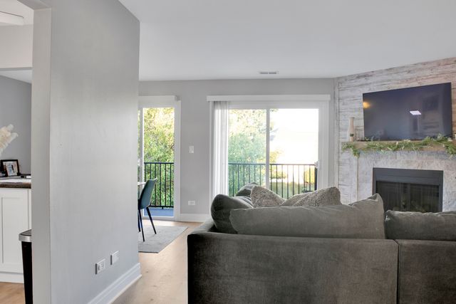 7020 Sussex Court 203, Woodridge, IL 60517